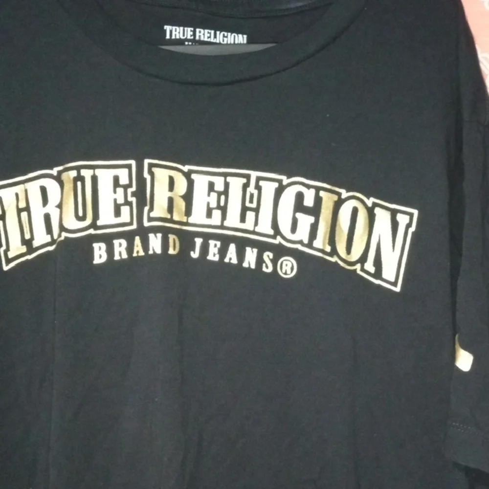 True Religion Men's Black and Gold Tee